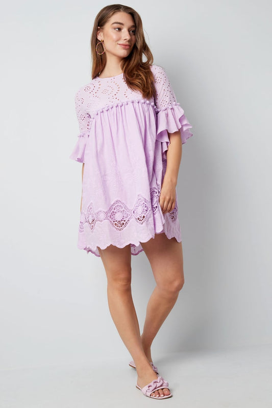 Dress embroidered details white