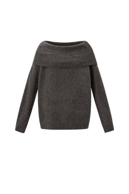 Off the shoulder basic sweater